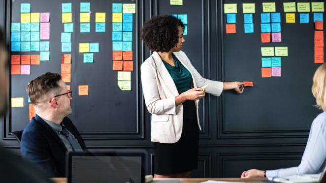 學(xué)會(huì)這些，跟進(jìn)客戶不用尬聊！